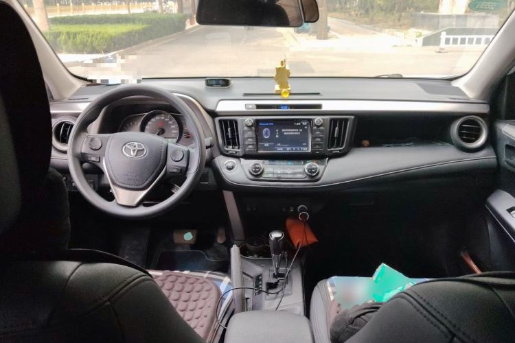 Used Toyota RAV4 2016 2.0L CVT Two-Wheel Drive Fashion Edition China V Standard Center Console