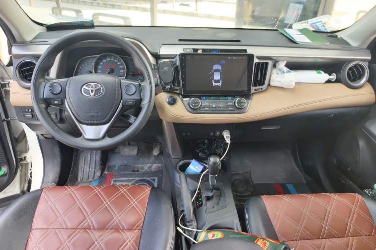Used Toyota RAV4 2016 2.0L CVT Two-Wheel Drive Fashion Edition China V Standard Center Console