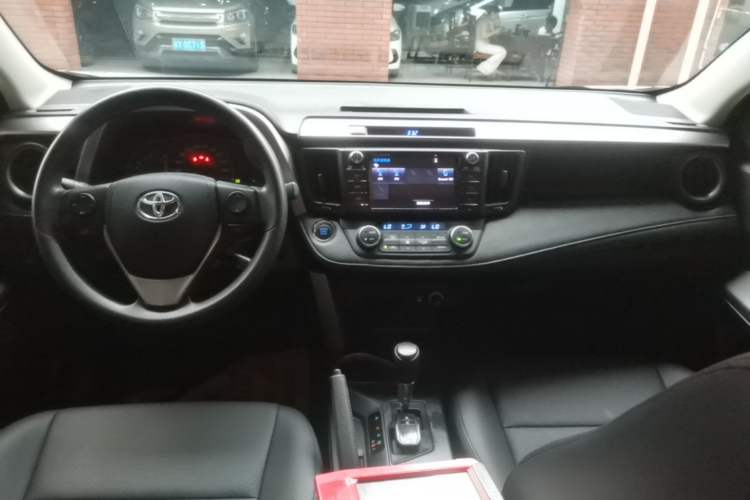 Used Toyota RAV4 2016 2.0L CVT Two-Wheel Drive Fashion Edition China V Standard Center Console