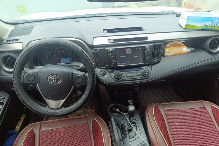 Used Toyota RAV4 2016 2.0L CVT Two-Wheel Drive Fashion Edition China V Standard Center Console
