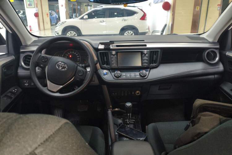Used Toyota RAV4 2016 2.0L CVT Two-Wheel Drive Comfort Edition China V Standard Center Console