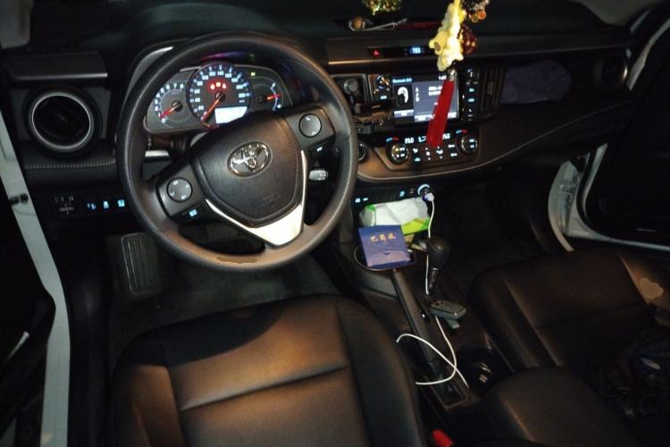 Used Toyota RAV4 2016 2.0L CVT Two-Wheel Drive Fashion Edition China V Standard Center Console