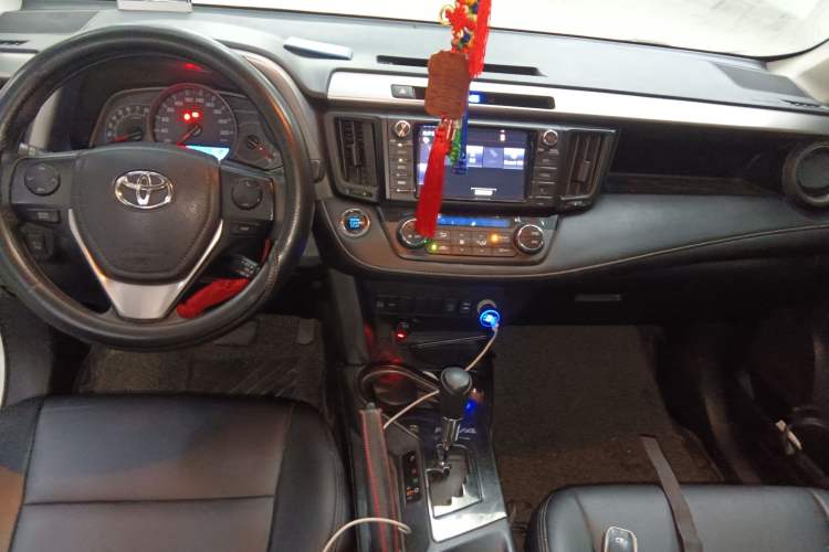 Used Toyota RAV4 2016 2.0L CVT Two-Wheel Drive Fashion Edition China V Standard Center Console