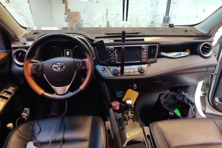 Used Toyota RAV4 2016 2.5L Automatic 4x4 Elite Edition Center Console