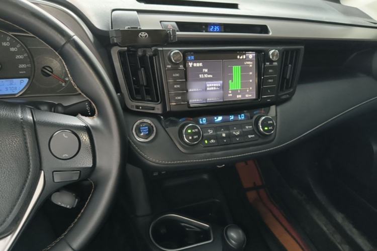 Used Toyota RAV4 2016 2.0L CVT Two-Wheel Drive Fashion Edition China V Standard Center Console