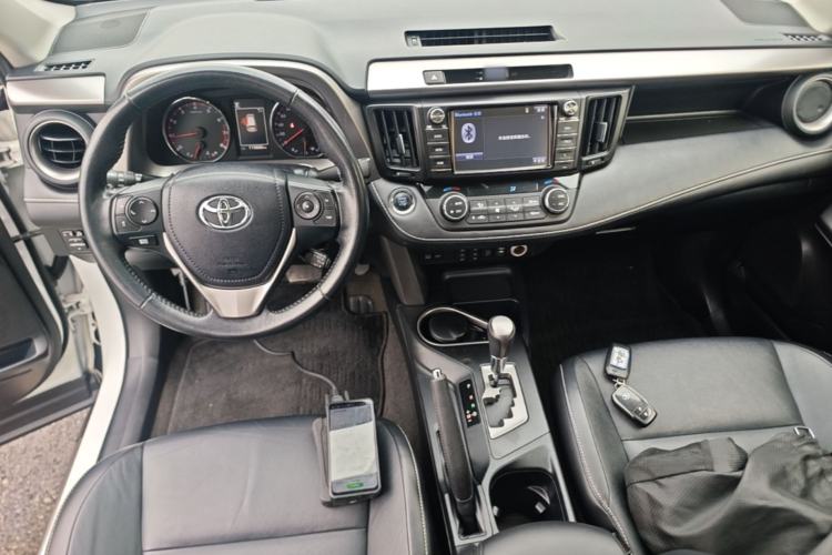 Used Toyota RAV4 2016 2.0L CVT Two-Wheel Drive Smart Edition China V Standard Center Console