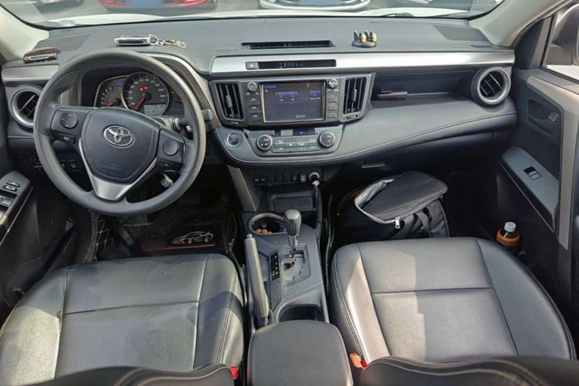 Used Toyota RAV4 2016 2.0L CVT Two-Wheel Drive Fashion Edition China V Standard Center Console