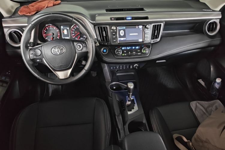 Used Toyota RAV4 2016 2.5L Automatic 4x4 Elite Edition Center Console