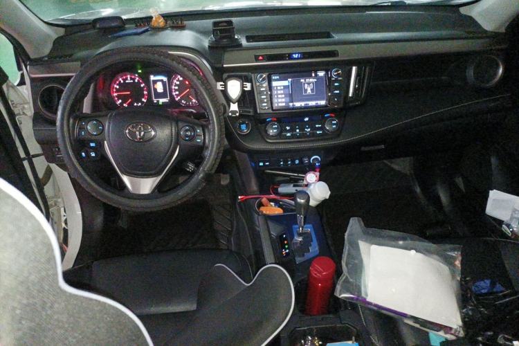 Used Toyota RAV4 2016 2.0L CVT Two-Wheel Drive Smart Edition China V Standard Center Console