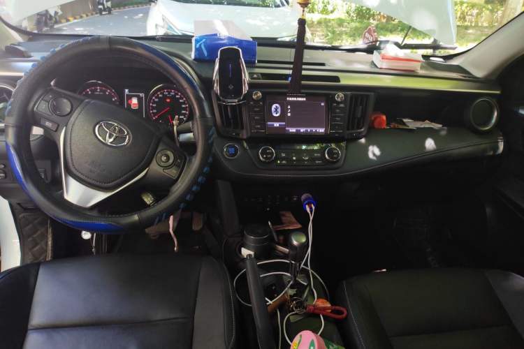 Used Toyota RAV4 2016 2.5L Automatic 4x4 Elite Edition Center Console