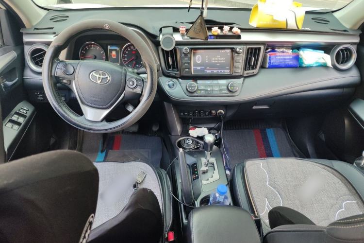 Used Toyota RAV4 2016 2.0L CVT 4x4 New Edition China V Standard Center Console