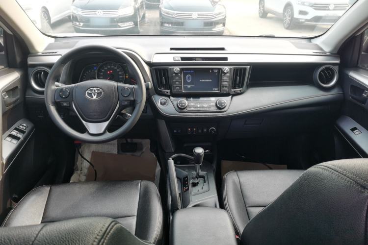 Used Toyota RAV4 2016 2.0L CVT Two-Wheel Drive Comfort Edition China V Standard Center Console