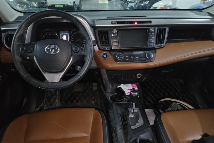 Used Toyota RAV4 2016 2.5L Automatic 4x4 Elite Edition Center Console
