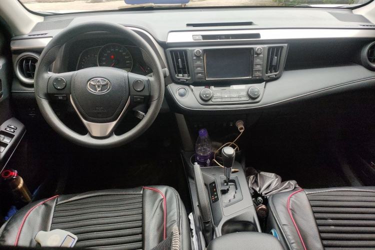 Used Toyota RAV4 2016 2.0L CVT Two-Wheel Drive Fashion Edition China V Standard Center Console