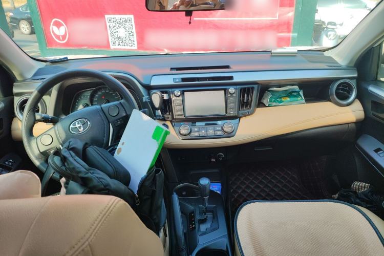 Used Toyota RAV4 2016 2.0L CVT Two-Wheel Drive Fashion Edition China V Standard Center Console