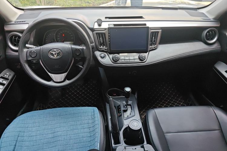 Used Toyota RAV4 2016 2.0L CVT Two-Wheel Drive Fashion Edition China V Standard Center Console