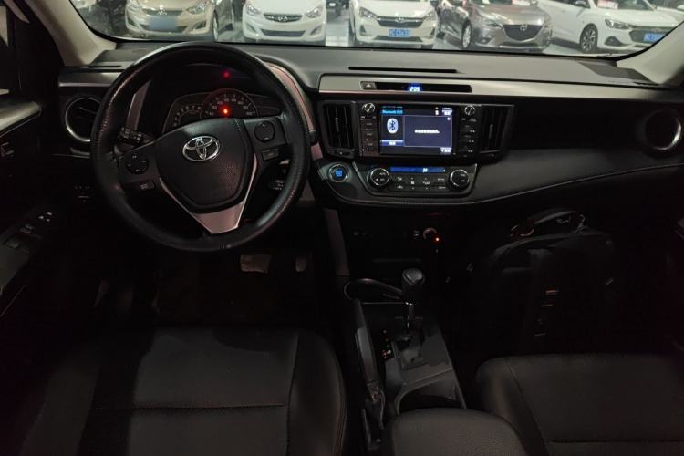 Used Toyota RAV4 2016 2.0L CVT Two-Wheel Drive Fashion Edition China V Standard Center Console