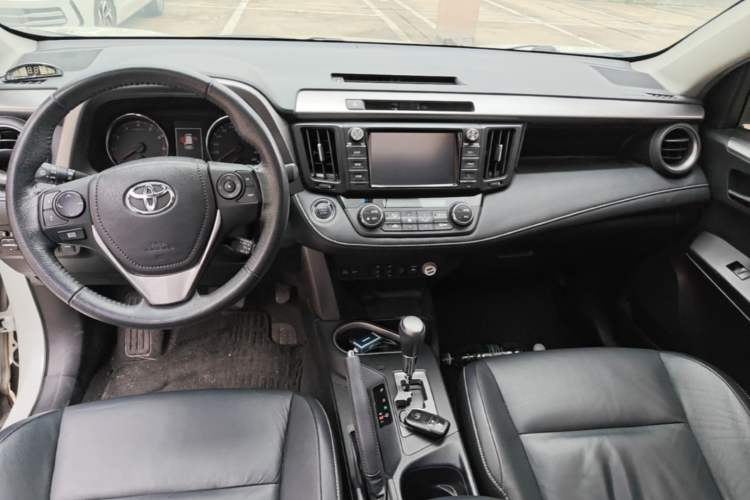 Used Toyota RAV4 2016 2.0L CVT Two-Wheel Drive Smart Edition China V Standard Center Console