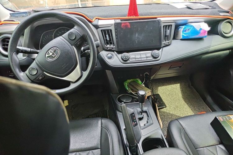 Used Toyota RAV4 2016 2.0L CVT Two-Wheel Drive Comfort Edition China V Standard Center Console