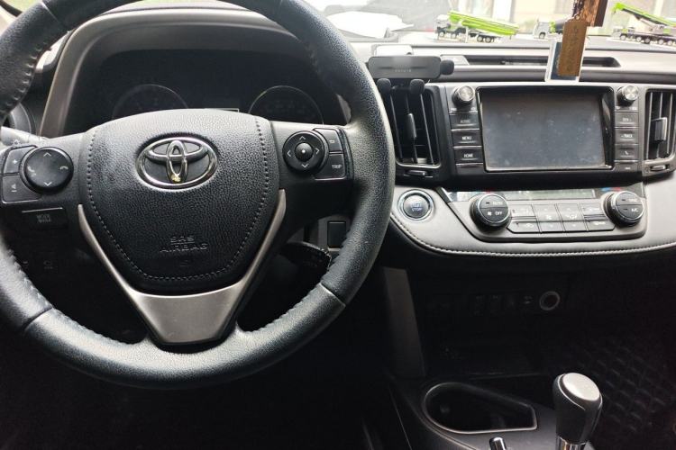 Used Toyota RAV4 2016 2.0L CVT Two-Wheel Drive Smart Edition China V Standard Center Console