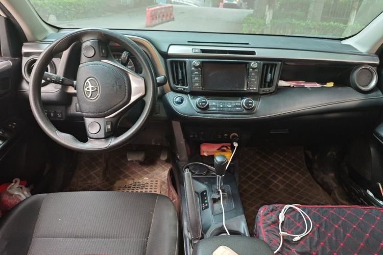Used Toyota RAV4 2016 2.0L CVT Two-Wheel Drive Fashion Edition China V Standard Center Console