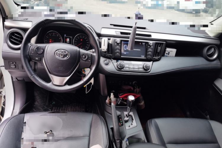 Used Toyota RAV4 2016 2.0L CVT Two-Wheel Drive Smart Edition China V Standard Center Console