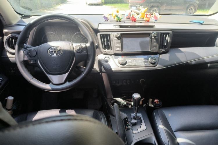 Used Toyota RAV4 2016 2.0L CVT Two-Wheel Drive Smart Edition China V Standard Center Console