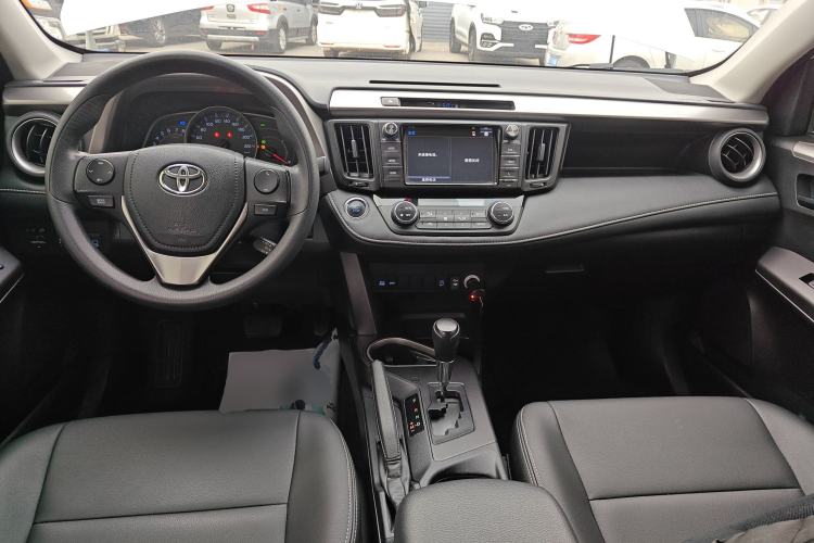 Used Toyota RAV4 2016 2.0L CVT Two-Wheel Drive Fashion Edition China V Standard Center Console