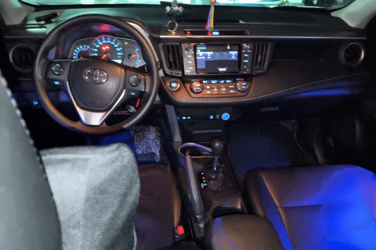 Used Toyota RAV4 2016 2.0L CVT Two-Wheel Drive Fashion Edition China V Standard Center Console