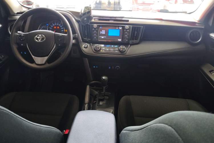 Used Toyota RAV4 2016 2.0L CVT Two-Wheel Drive Fashion Edition China V Standard Center Console