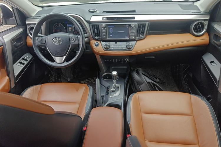 Used Toyota RAV4 2016 2.5L Automatic 4x4 Elite Edition Center Console