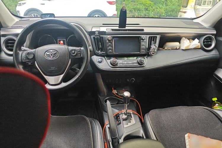 Used Toyota RAV4 2016 2.0L CVT Two-Wheel Drive Smart Edition China V Standard Center Console