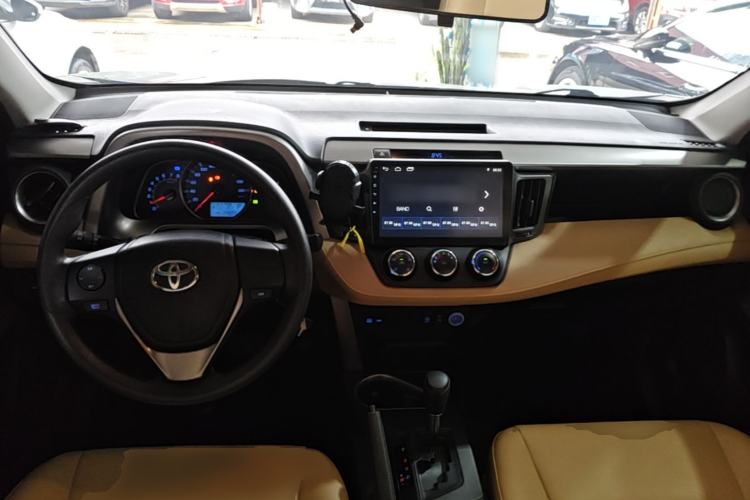 Used Toyota RAV4 2016 2.0L CVT Two-Wheel Drive Urban Edition China V Standard Center Console