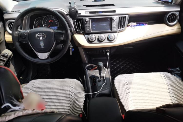 Used Toyota RAV4 2016 2.0L CVT Two-Wheel Drive Urban Edition China V Standard Center Console