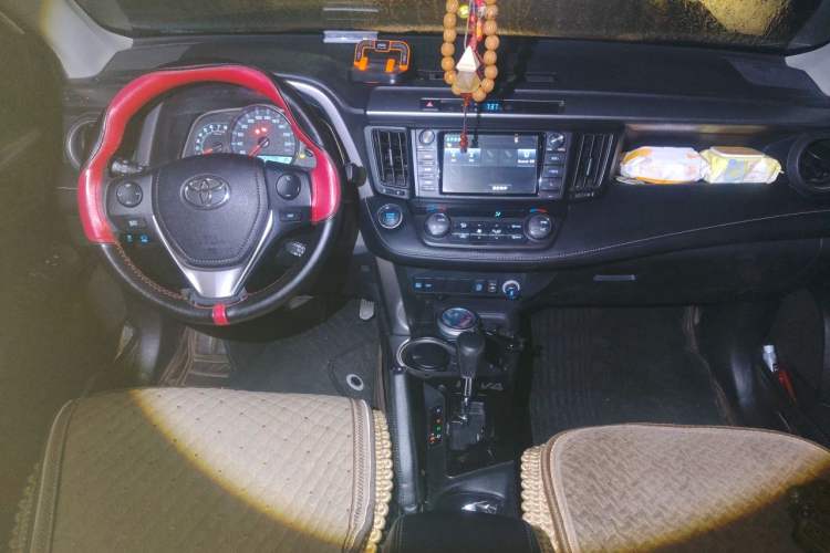 Used Toyota RAV4 2016 2.0L CVT Two-Wheel Drive Fashion Edition China V Standard Center Console