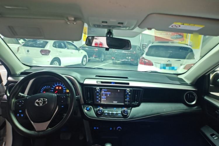 Used Toyota RAV4 2016 2.0L CVT Two-Wheel Drive Fashion Edition China V Standard Center Console
