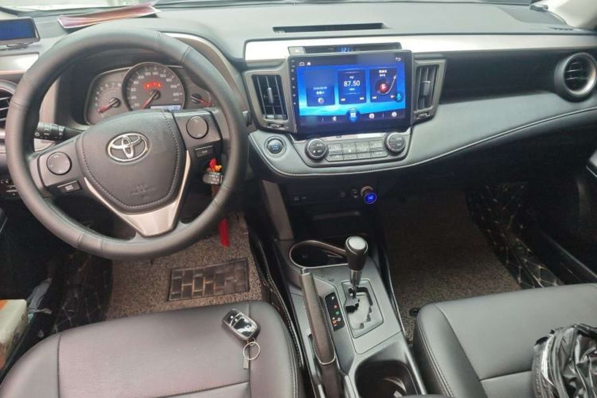 Used Toyota RAV4 2016 2.0L CVT Two-Wheel Drive Fashion Edition China V Standard Center Console