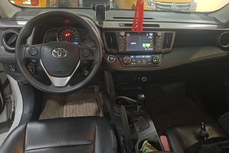 Used Toyota RAV4 2016 2.0L CVT Two-Wheel Drive Fashion Edition China V Standard Center Console