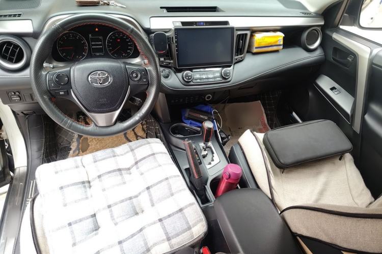 Used Toyota RAV4 2016 2.5L Automatic 4x4 Elite Edition Center Console