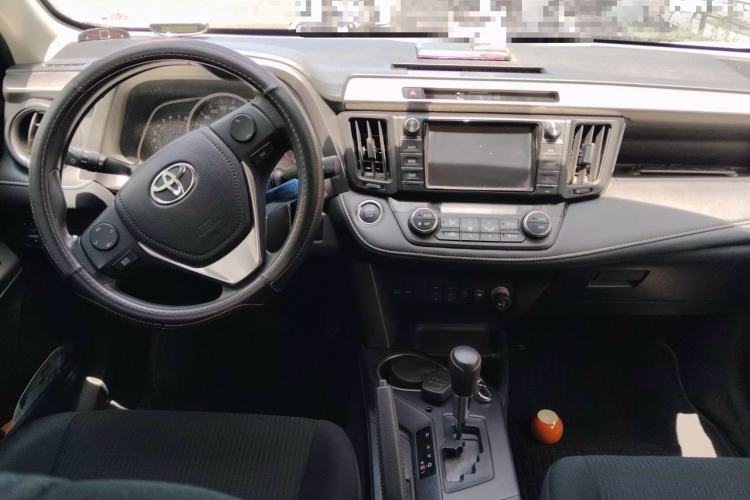 Used Toyota RAV4 2016 2.0L CVT Two-Wheel Drive Fashion Edition China V Standard Center Console