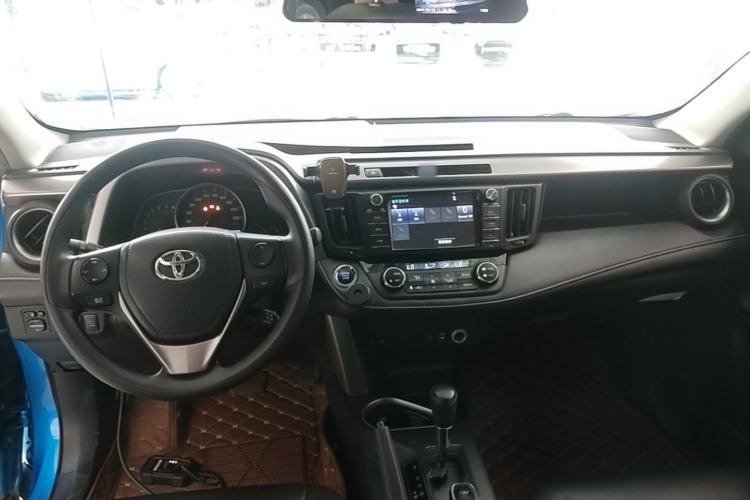 Used Toyota RAV4 2016 2.0L CVT Two-Wheel Drive Fashion Edition China V Standard Center Console