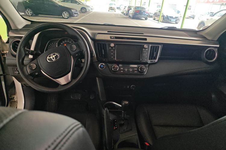 Used Toyota RAV4 2016 2.0L CVT Two-Wheel Drive Fashion Edition China V Standard Center Console