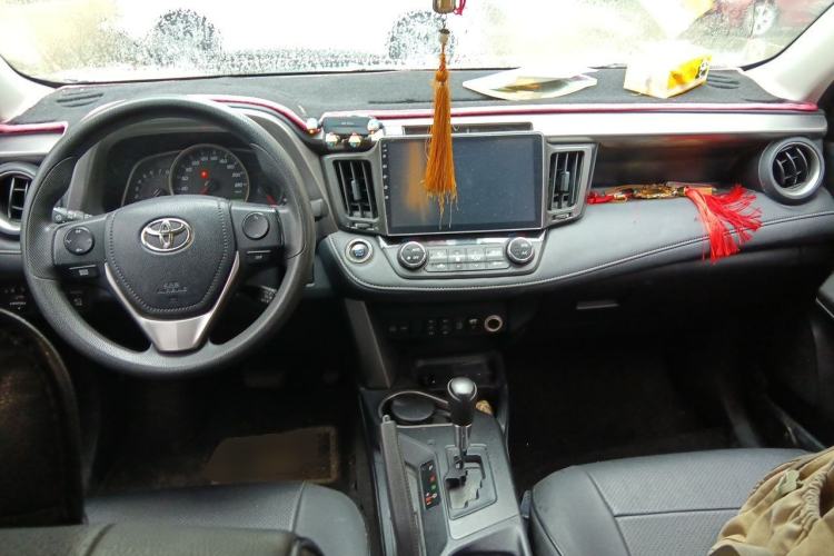 Used Toyota RAV4 2016 2.0L CVT Two-Wheel Drive Comfort Edition China V Standard Center Console