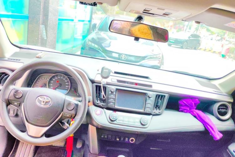 Used Toyota RAV4 2016 2.0L CVT Two-Wheel Drive Fashion Edition China V Standard Center Console