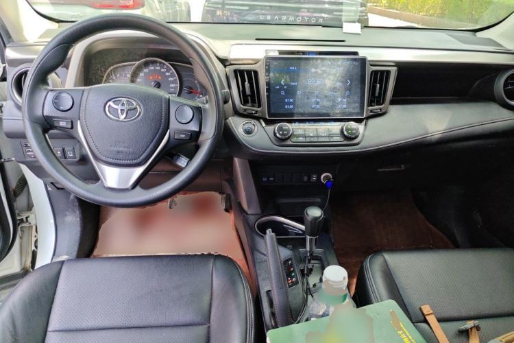 Used Toyota RAV4 2016 2.0L CVT Two-Wheel Drive Fashion Edition China V Standard Center Console