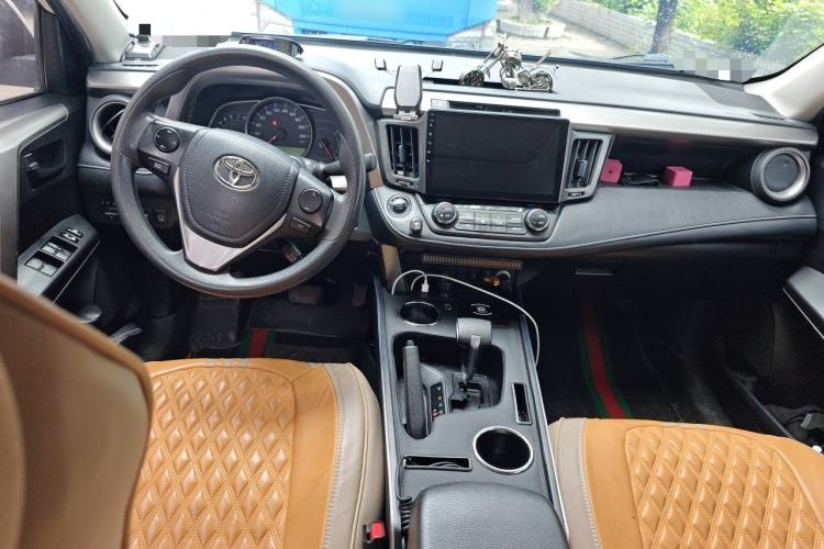 Used Toyota RAV4 2016 2.0L CVT Two-Wheel Drive Fashion Edition China V Standard Center Console