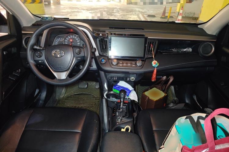 Used Toyota RAV4 2016 2.0L CVT Two-Wheel Drive Fashion Edition China V Standard Center Console