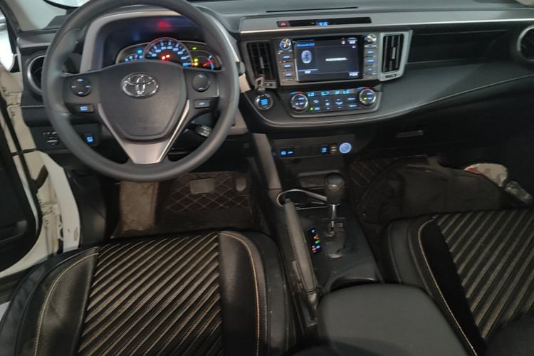 Used Toyota RAV4 2016 2.0L CVT Two-Wheel Drive Fashion Edition China V Standard Center Console