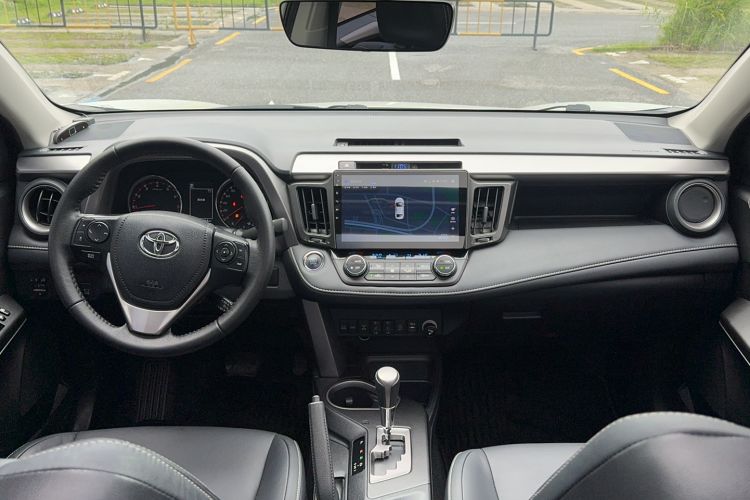 Used Toyota RAV4 2016 2.5L Automatic 4x4 Elite Edition Center Console