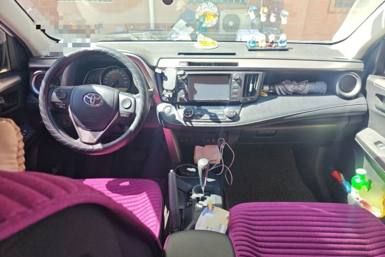 Used Toyota RAV4 2016 2.0L CVT Two-Wheel Drive Fashion Edition China V Standard Center Console